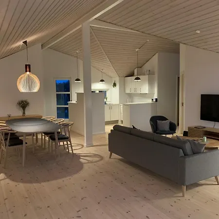 Moderne Sommerhus, 8 Senge, 250 Mtr Til Sandstrand