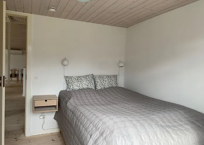 Moderne Sommerhus, 8 Senge, 250 Mtr Til Sandstrand