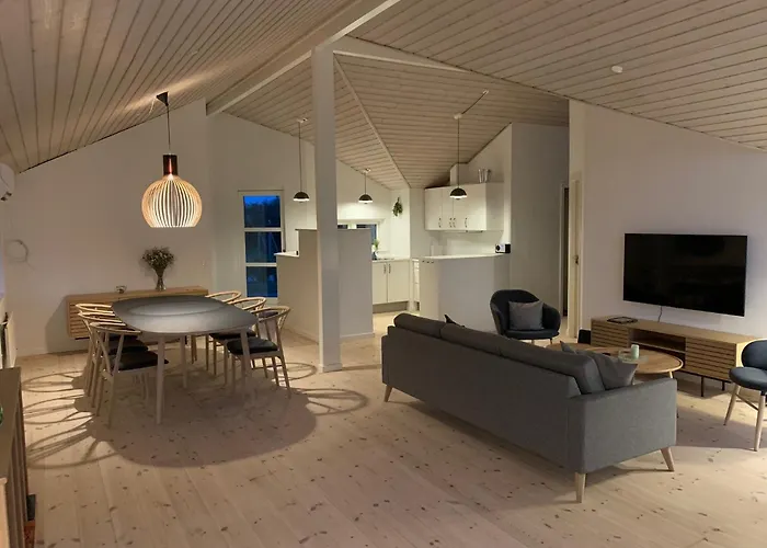 Moderne Sommerhus, 8 Senge, 250 Mtr Til Sandstrand